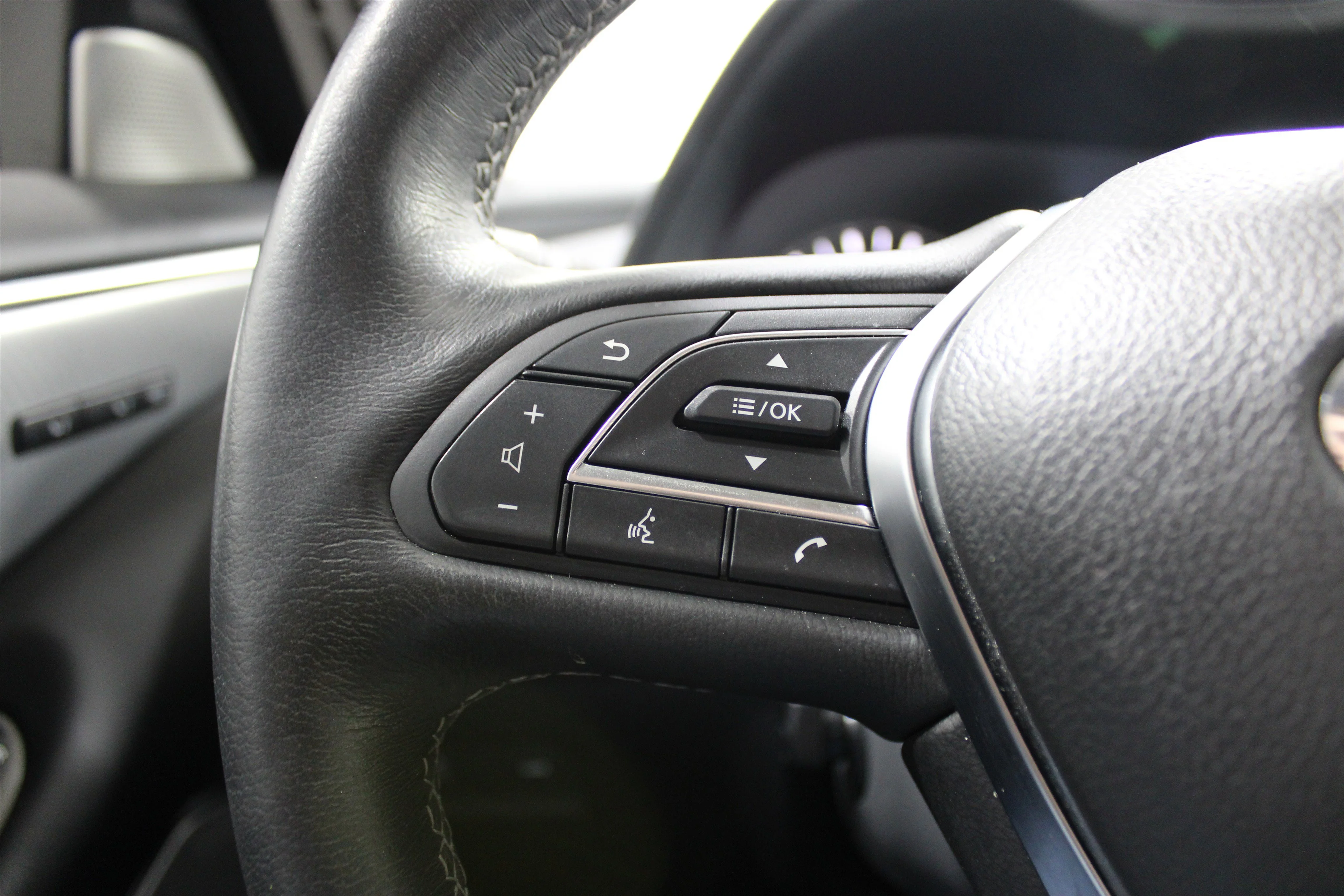 2023 INFINITI Q50 LUXE - Photo 10