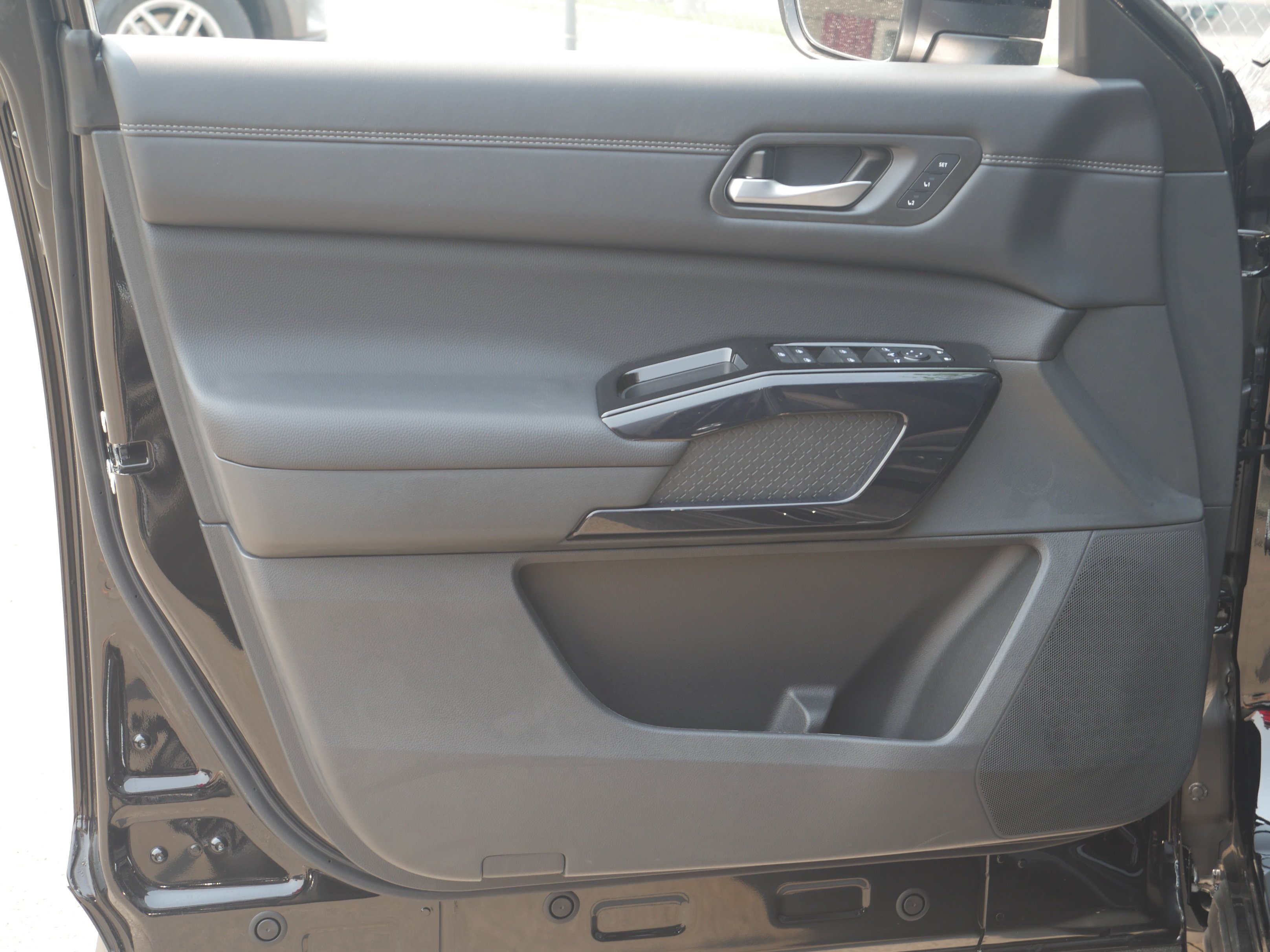 New 2026 Super Black Nissan Platinum image 37
