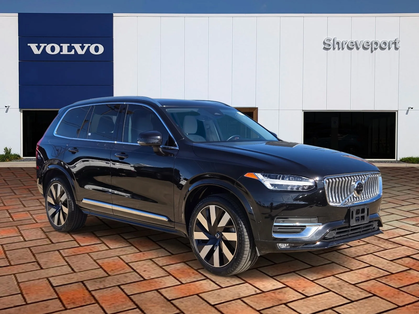 Certified Used 2023 Onyx Black Metallic Volvo Plus image 3