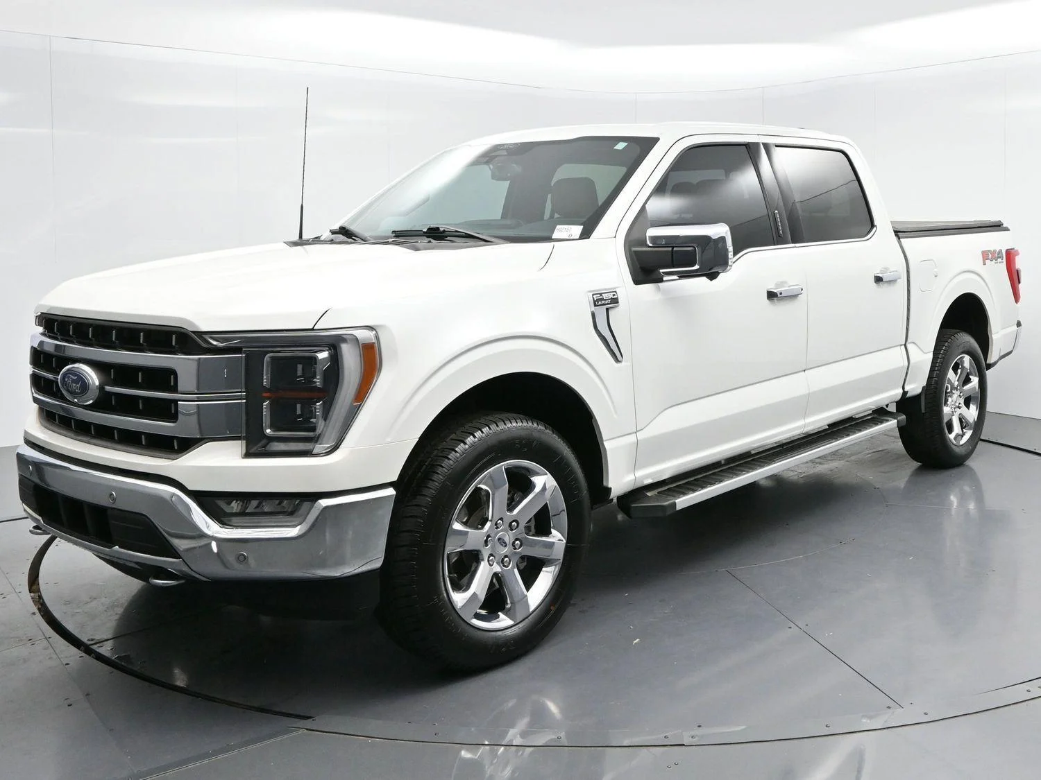 Used 2022 Star White Metallic Tri-Coat Ford LARIAT image 3