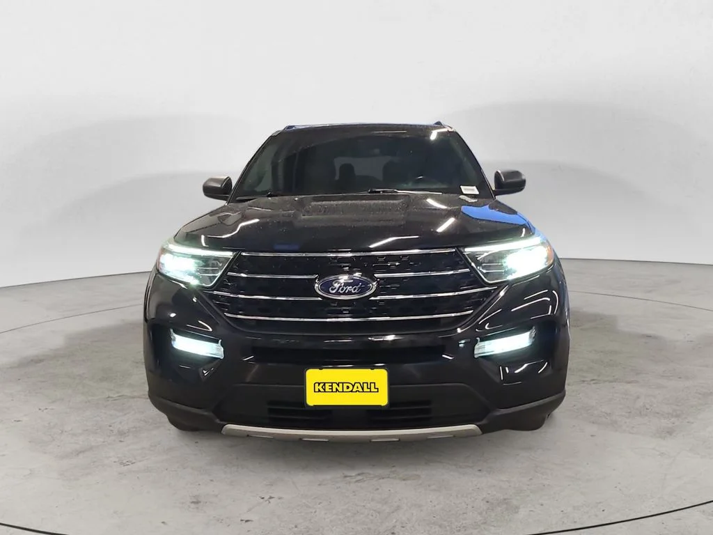 Used 2020 Black Ford XLT image 2