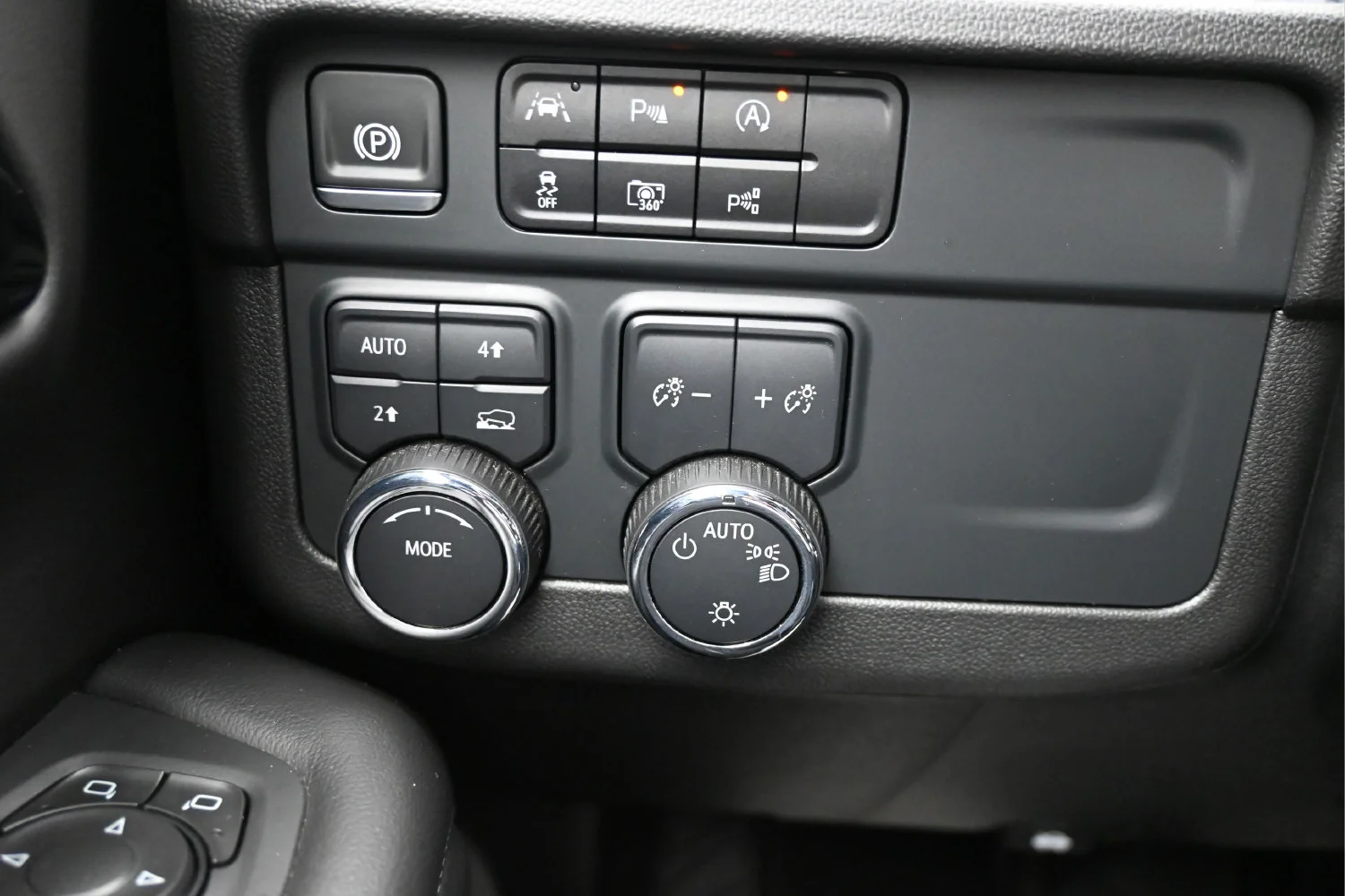 Used 2025 Summit White Chevrolet LT image 23