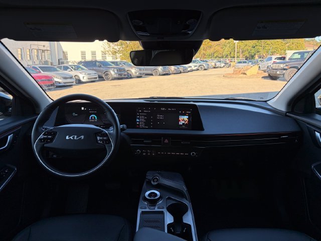 Certified Used 2024 Snow White Pearl Kia Light image 15