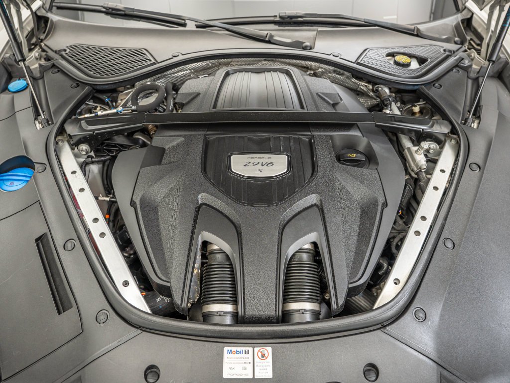 Used 2018 Chalk Porsche 4S image 57