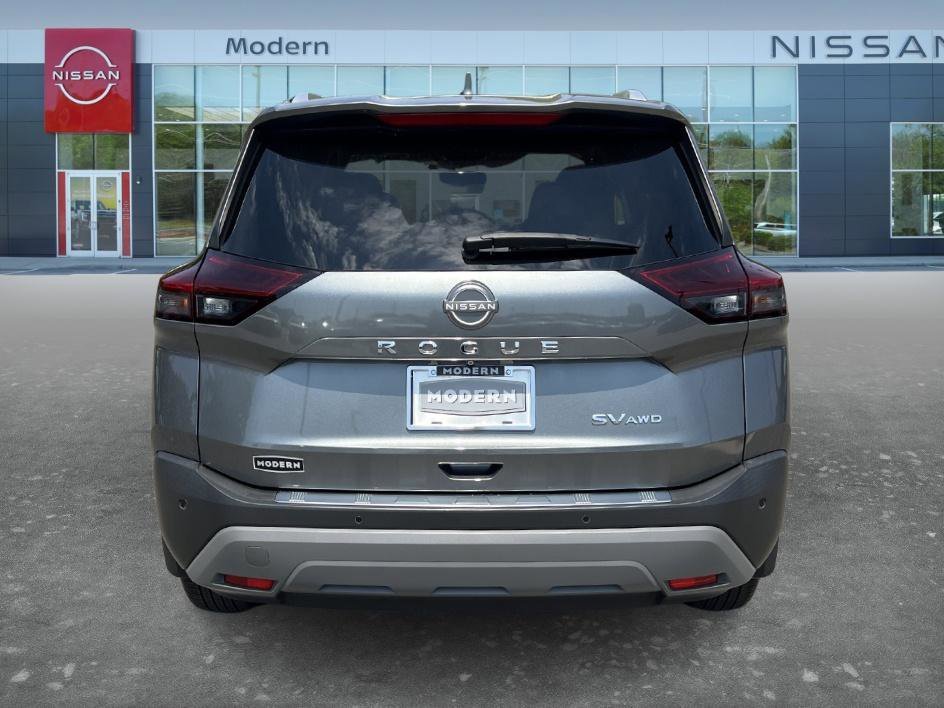Used 2023 Gun Metallic Nissan SV image 6