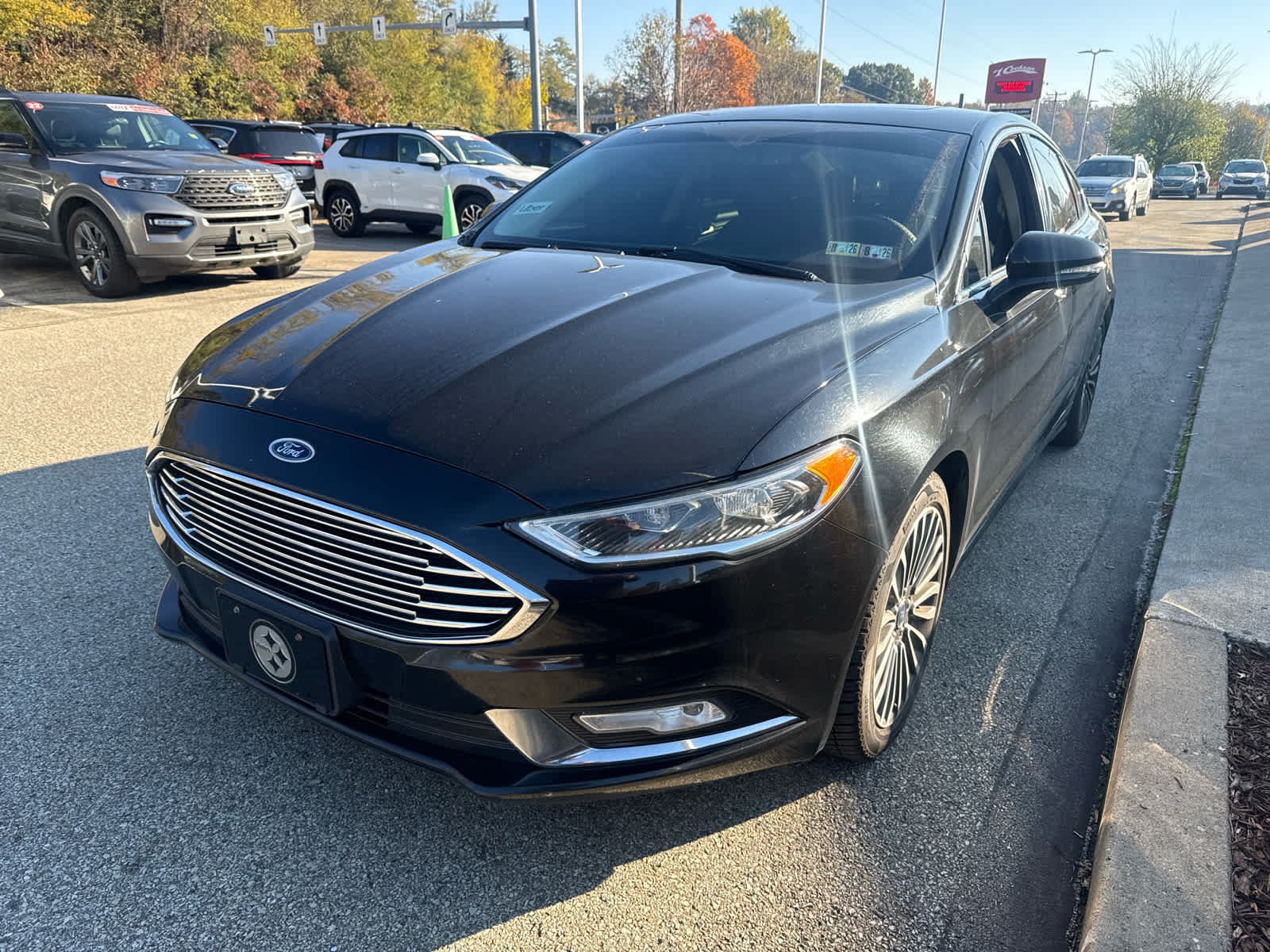 Used 2017 Shadow Black Ford SE image 3