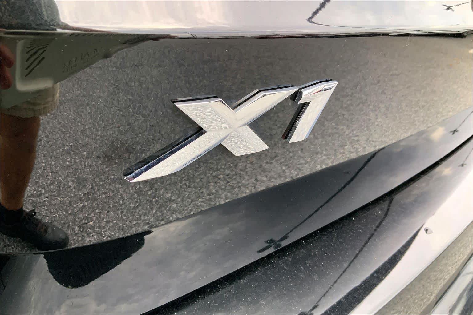 Used 2025 Black Sapphire Metallic BMW xDrive28i image 30