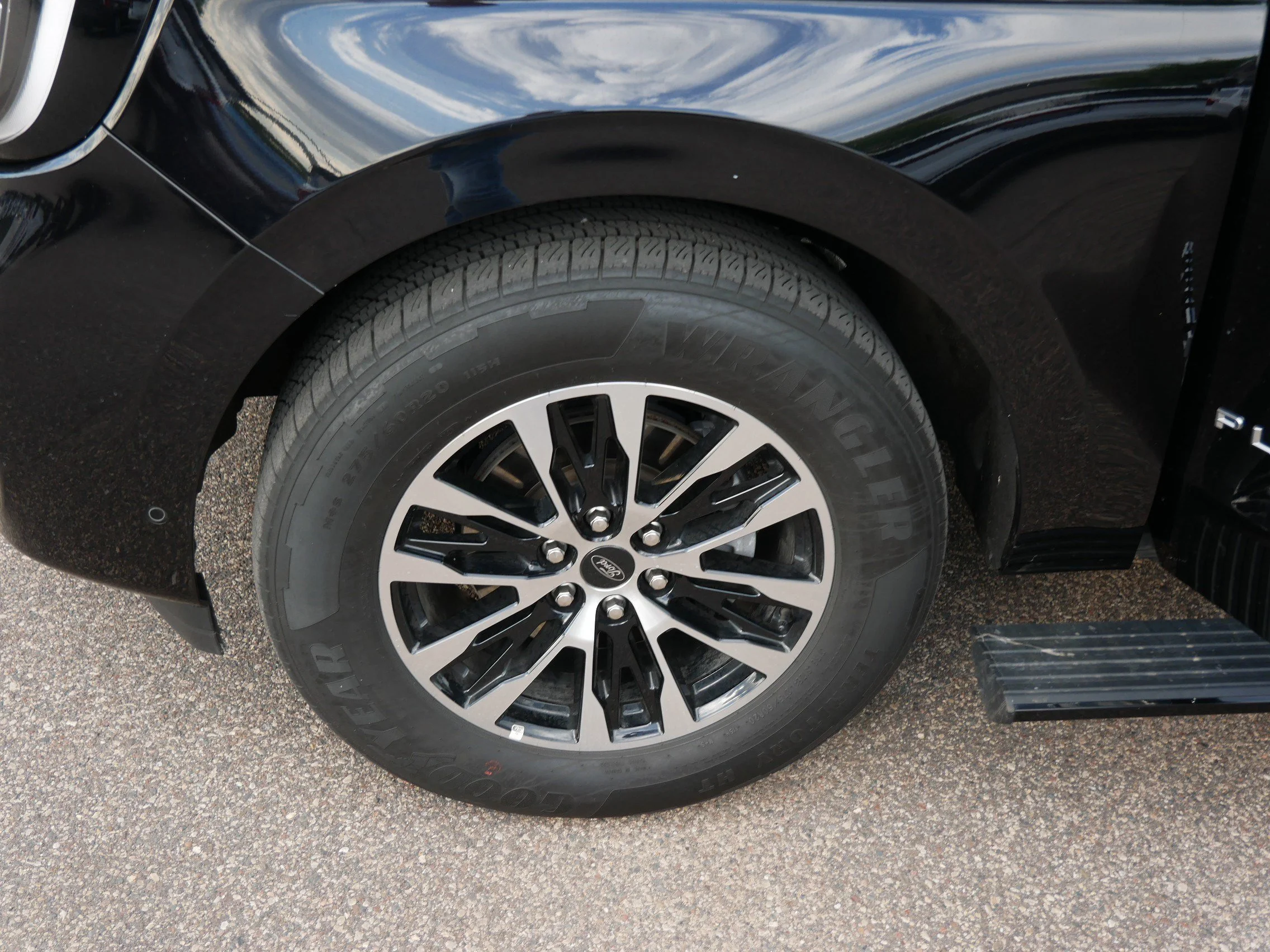 Used 2025 Agate Black Metallic Ford Platinum image 15