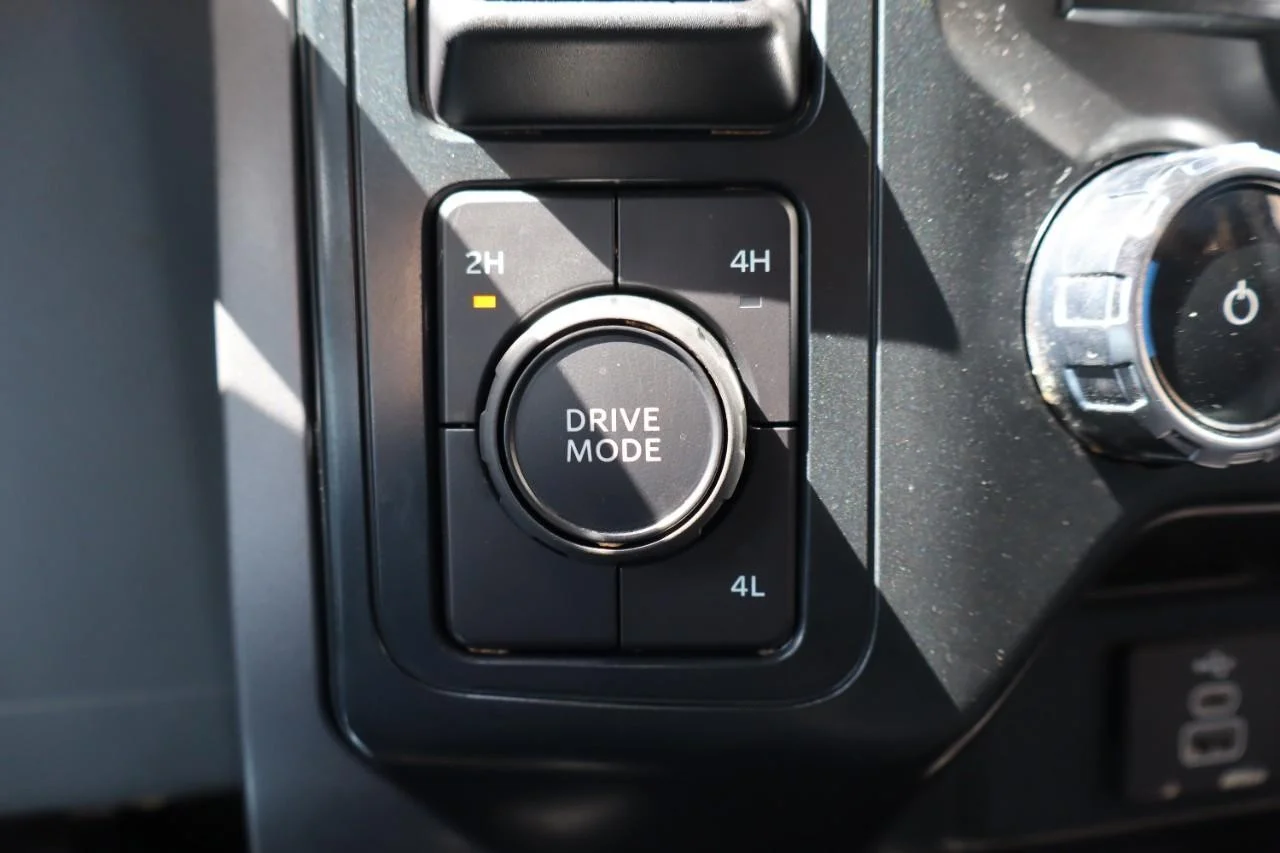 Used 2025 Atlas Blue Ford XLT image 19