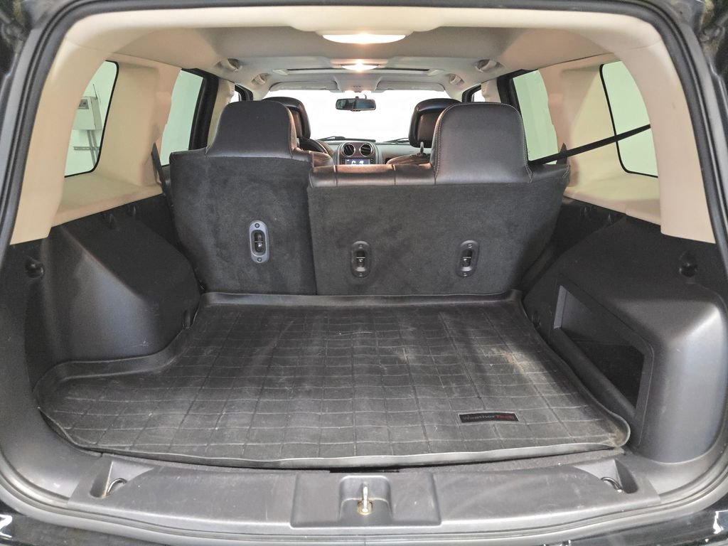 Used 2016 Black Jeep Latitude image 21