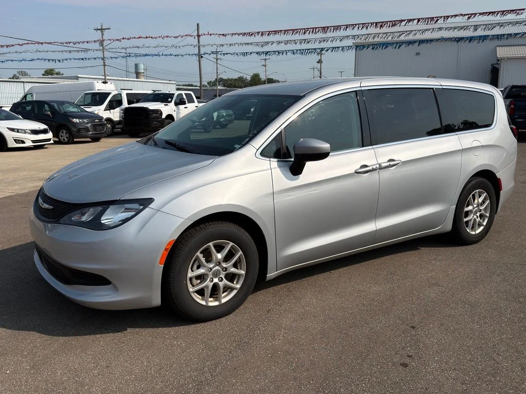 Used 2023 Silver Chrysler LX image 9