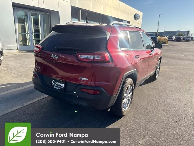 Used 2017 Red Jeep Latitude image 9