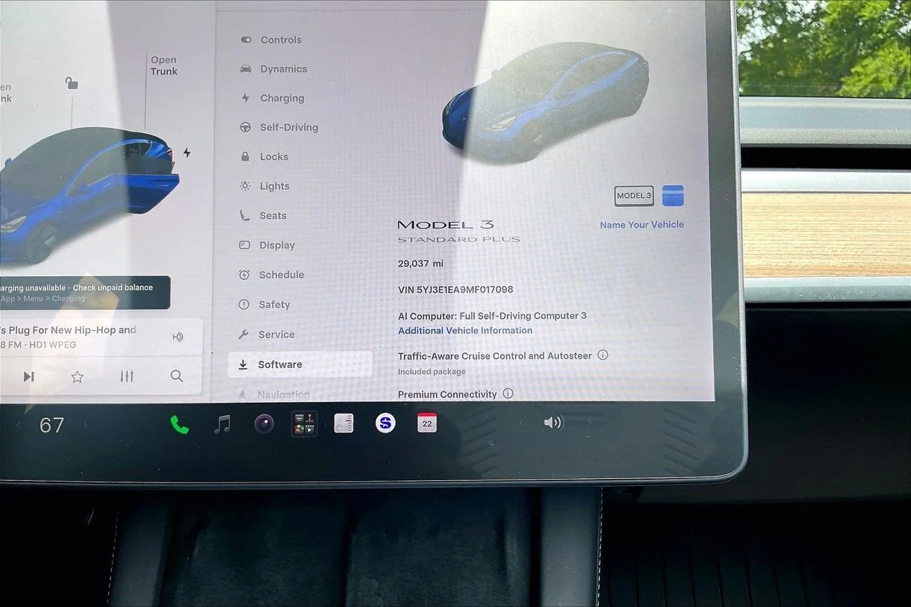 Used 2021  Tesla Standard Range Plus image 11