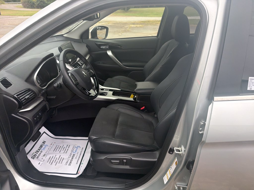 Used 2025 Silver Mitsubishi SE image 13