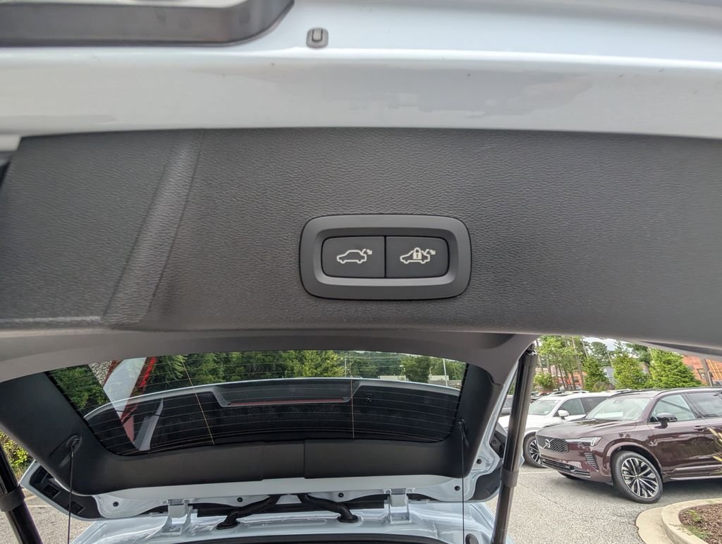 2026 Volvo XC40 Plus - Photo 6