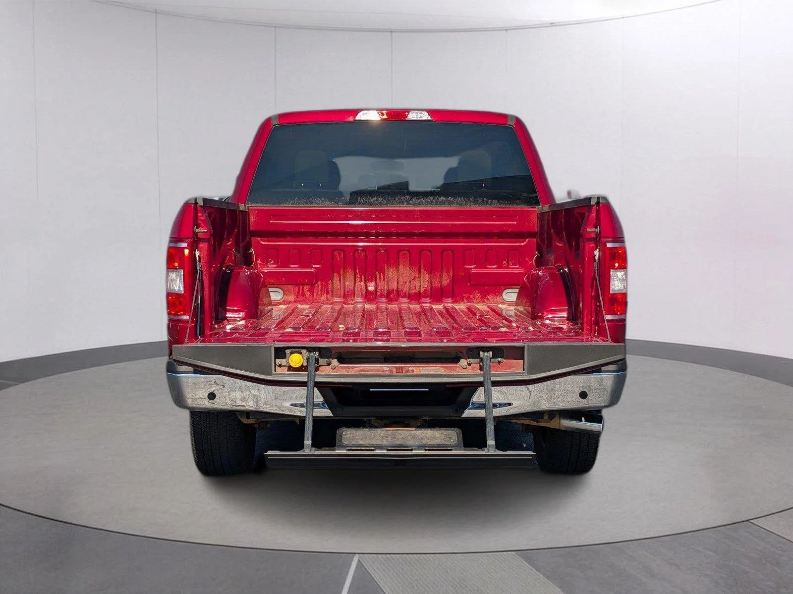 Used 2018 Ruby Red Metallic Tinted Clearcoat Ford XLT image 5