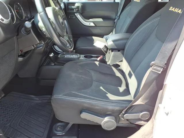 Used 2015 White Jeep Unlimited Sahara image 15