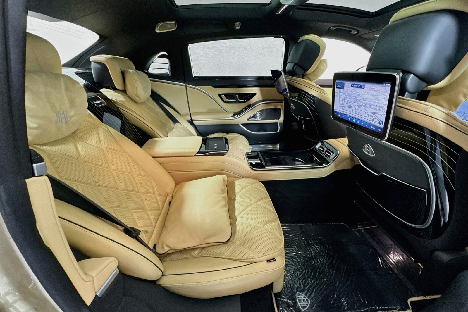 Used 2024 Onyx  Black Metallic Mercedes-Benz Maybach S 680 image 27