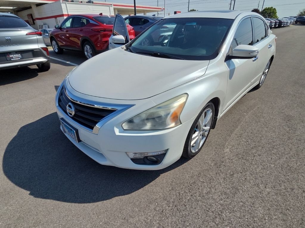 Used 2013 Pearl White Metallic Nissan 3.5 SL image 17