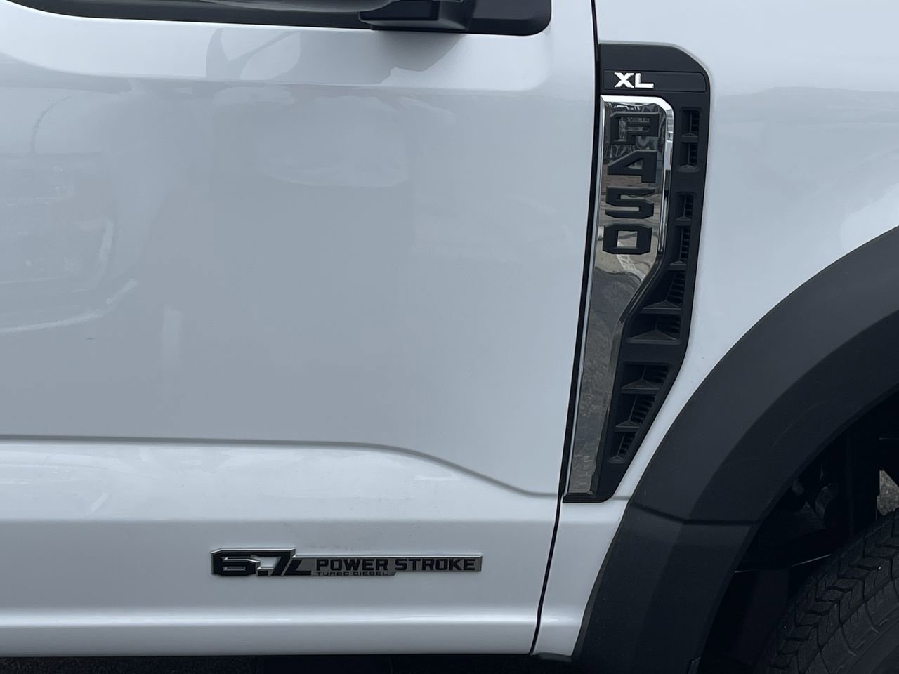 New 2025 Oxford White Ford XL image 8
