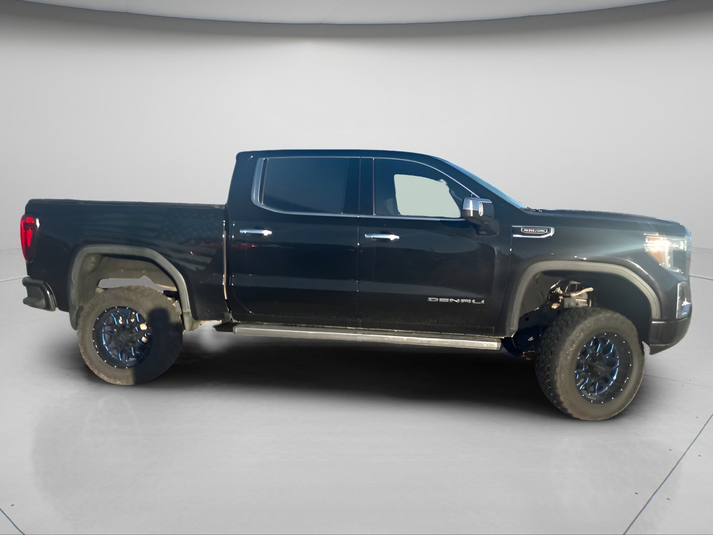 Used 2019 Onyx Black GMC Denali image 4