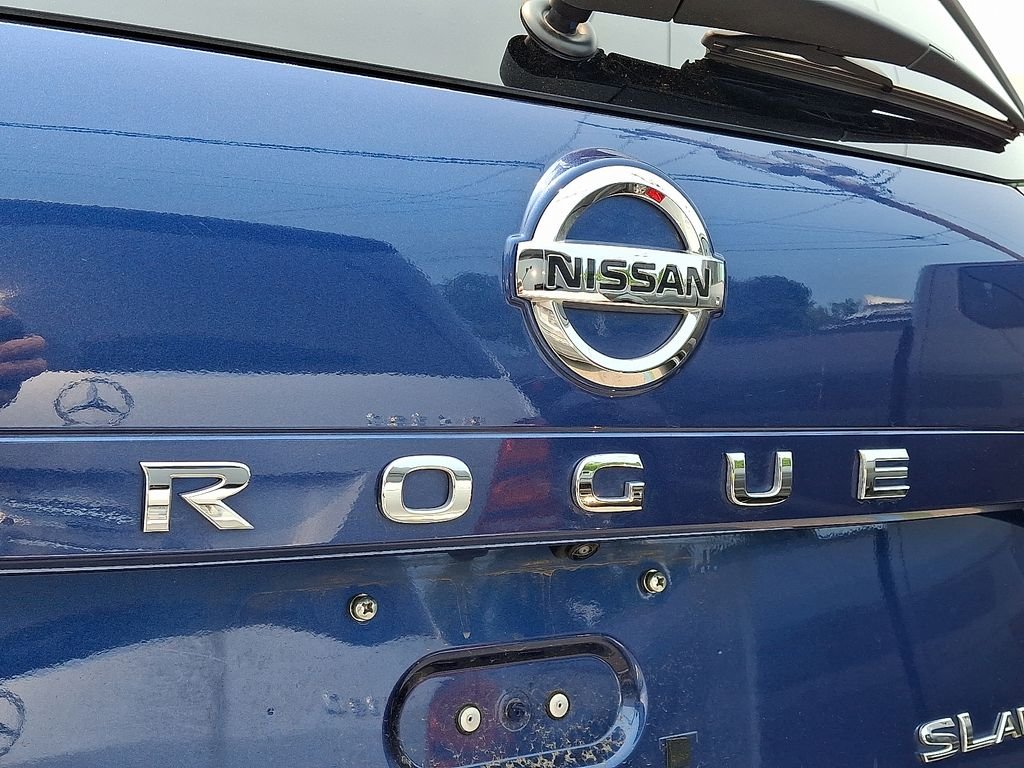 Used 2021 Blue Nissan SL image 9