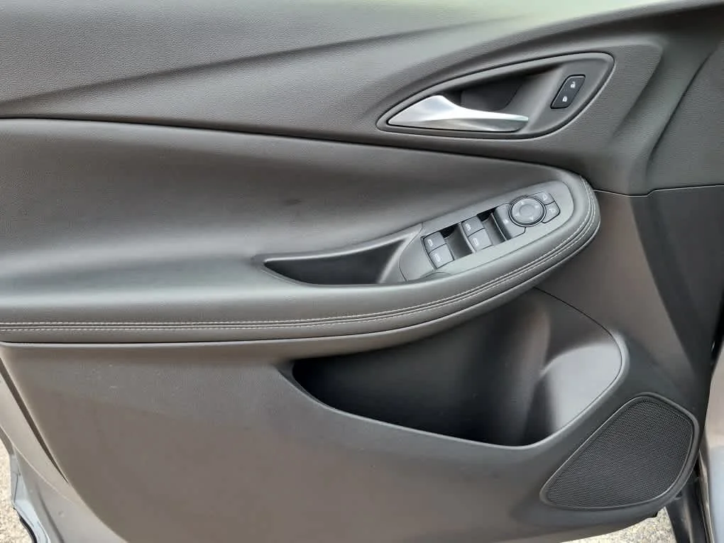 Used 2023 Moonstone Gray Metallic Buick Select image 11