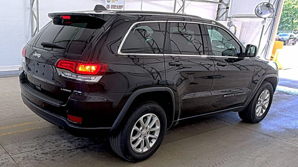 Used 2022 Black Jeep Laredo E image 4