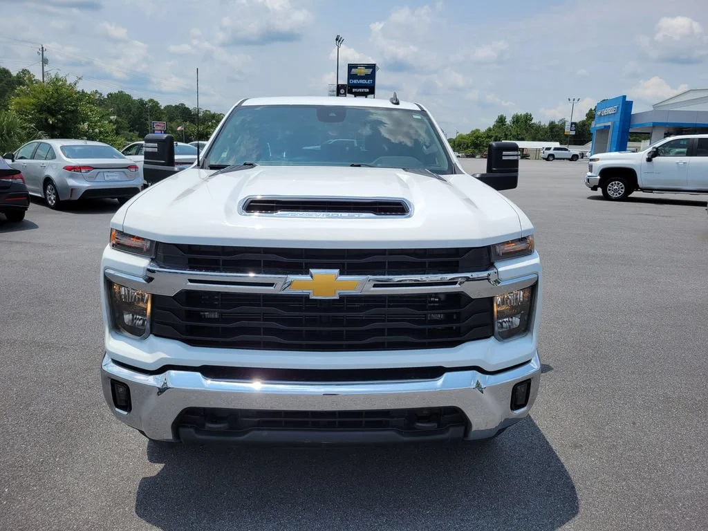Used 2025 Summit White Chevrolet LT image 8