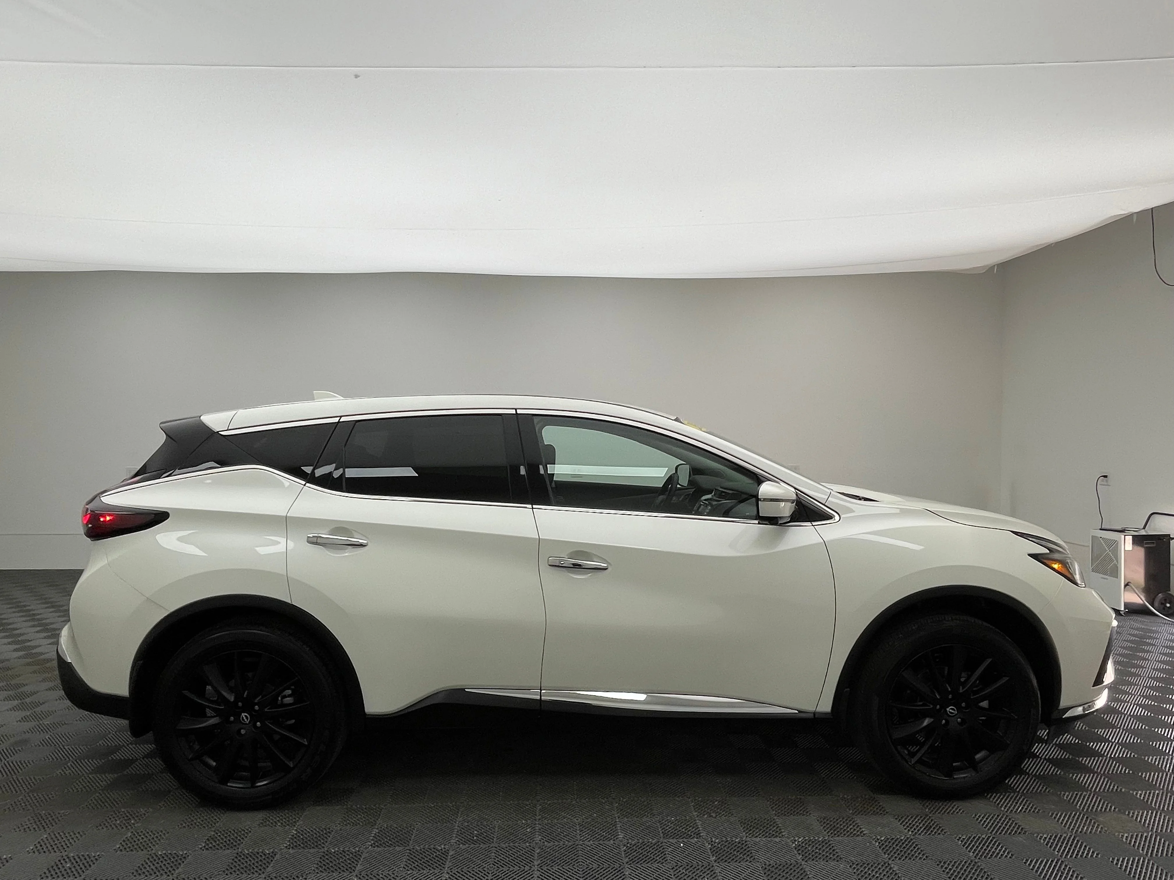 Used 2024 Pearl White Tricoat Nissan SL image 8