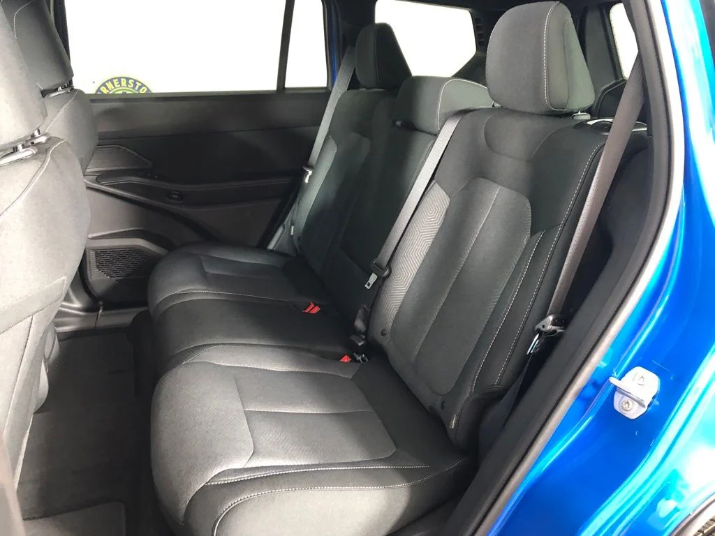 New 2026 Hydro Blue Pearl-Coat Exterior Paint Jeep Laredo image 13