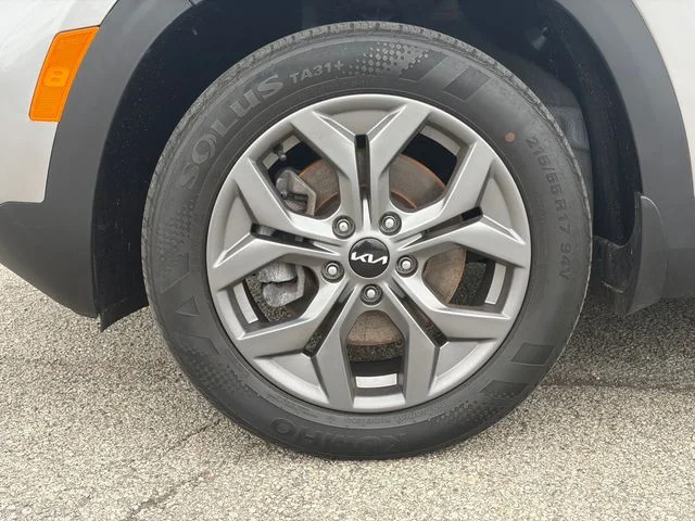 2024 Kia Seltos S - Photo 27