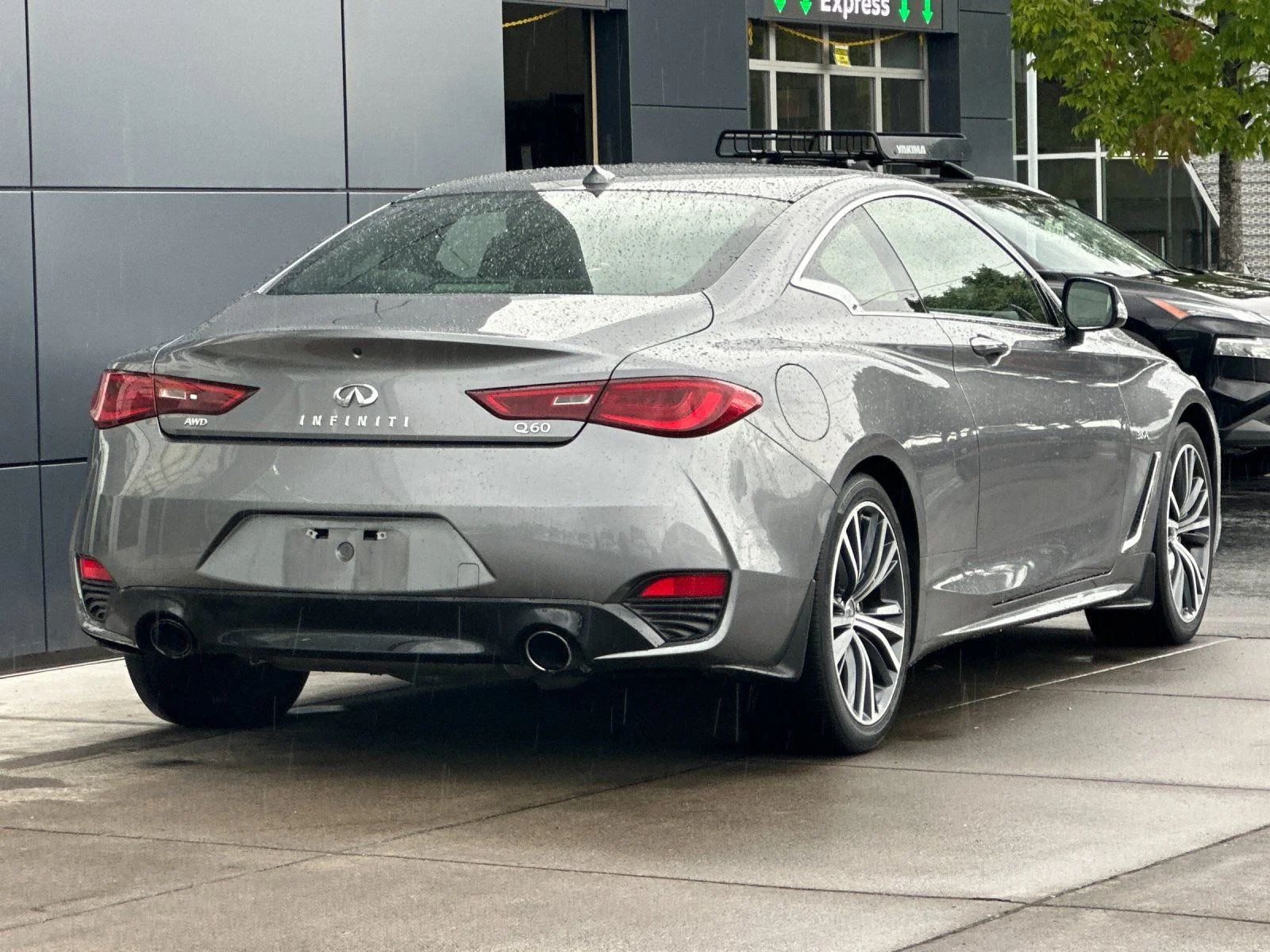 Used 2018 Graphite Shadow INFINITI 3.0t LUXE image 3