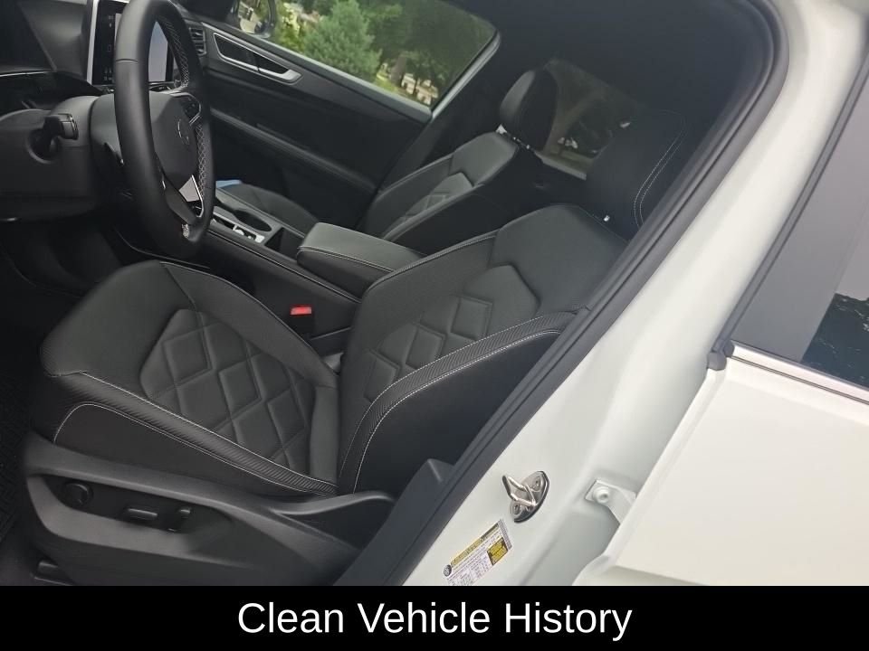 Used 2025 White Volkswagen 2.0T SE image 3