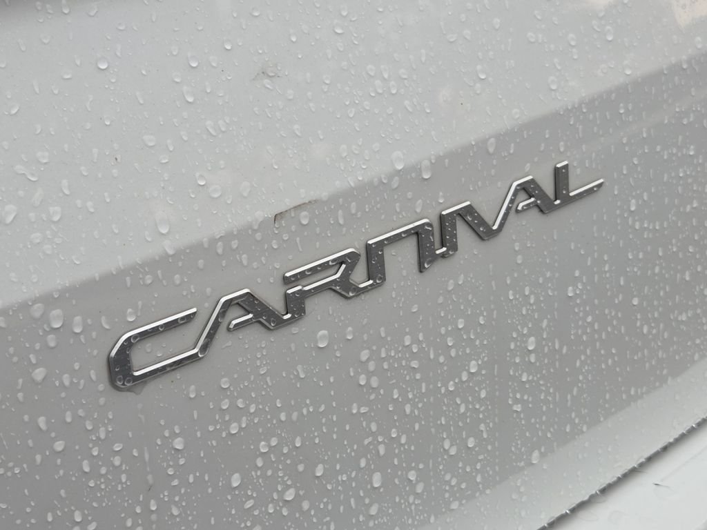 Used 2024 Snow White Pearl Kia LX image 15