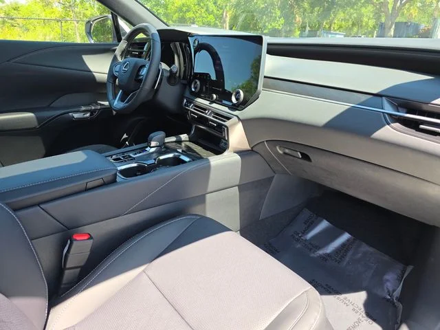 New 2026 Eminent White Pearl Lexus PREMIUM PLUS image 9