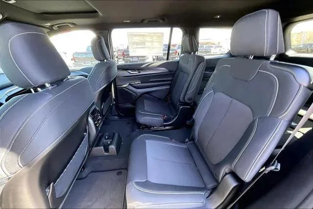 New 2026 Silver Zynith Exterior Paint Jeep Laredo X image 10