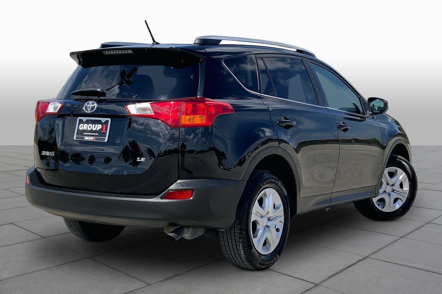 Used 2015 Black Toyota LE image 13