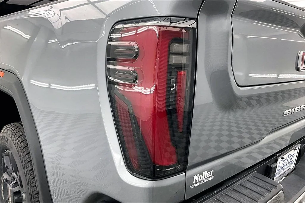 Used 2024 Sterling Metallic GMC AT4 image 31