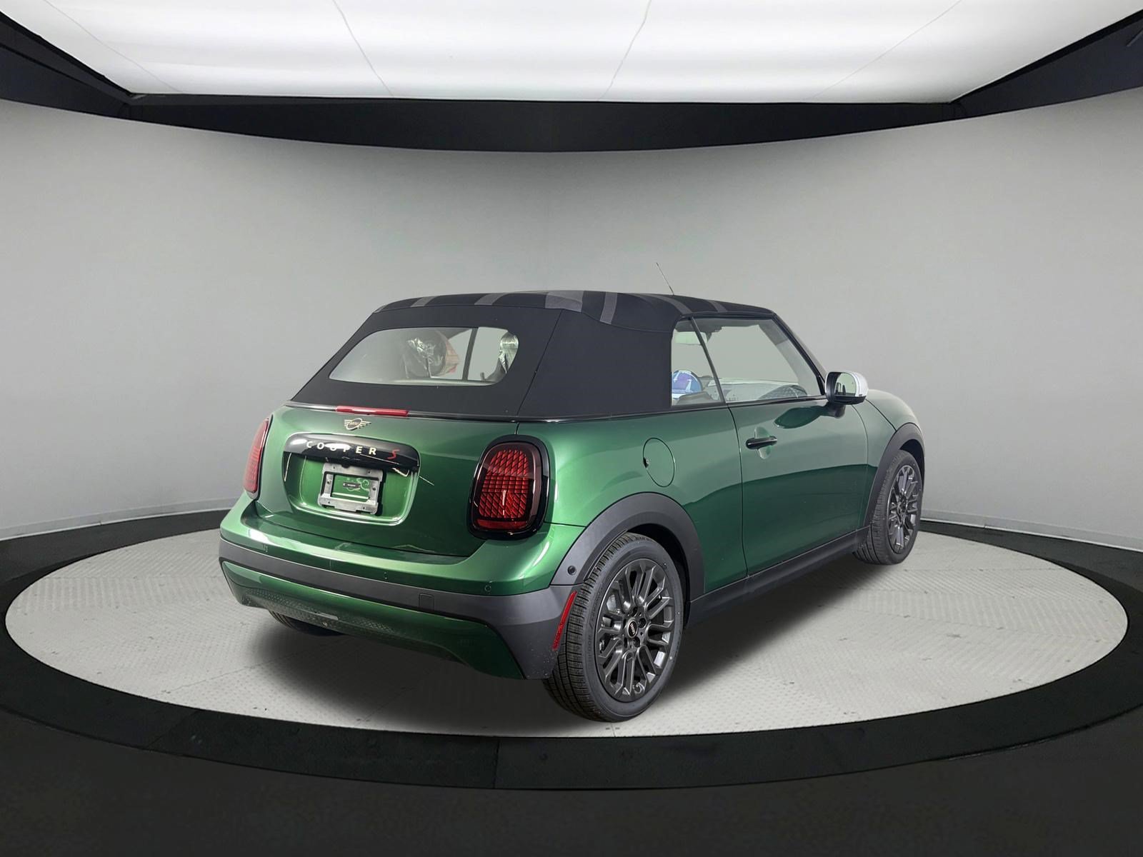 New 2026 British Racing Green IV Metallic MINI Iconic image 6