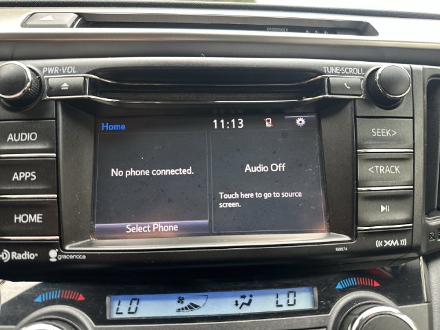 Used 2018 White Toyota XLE image 29