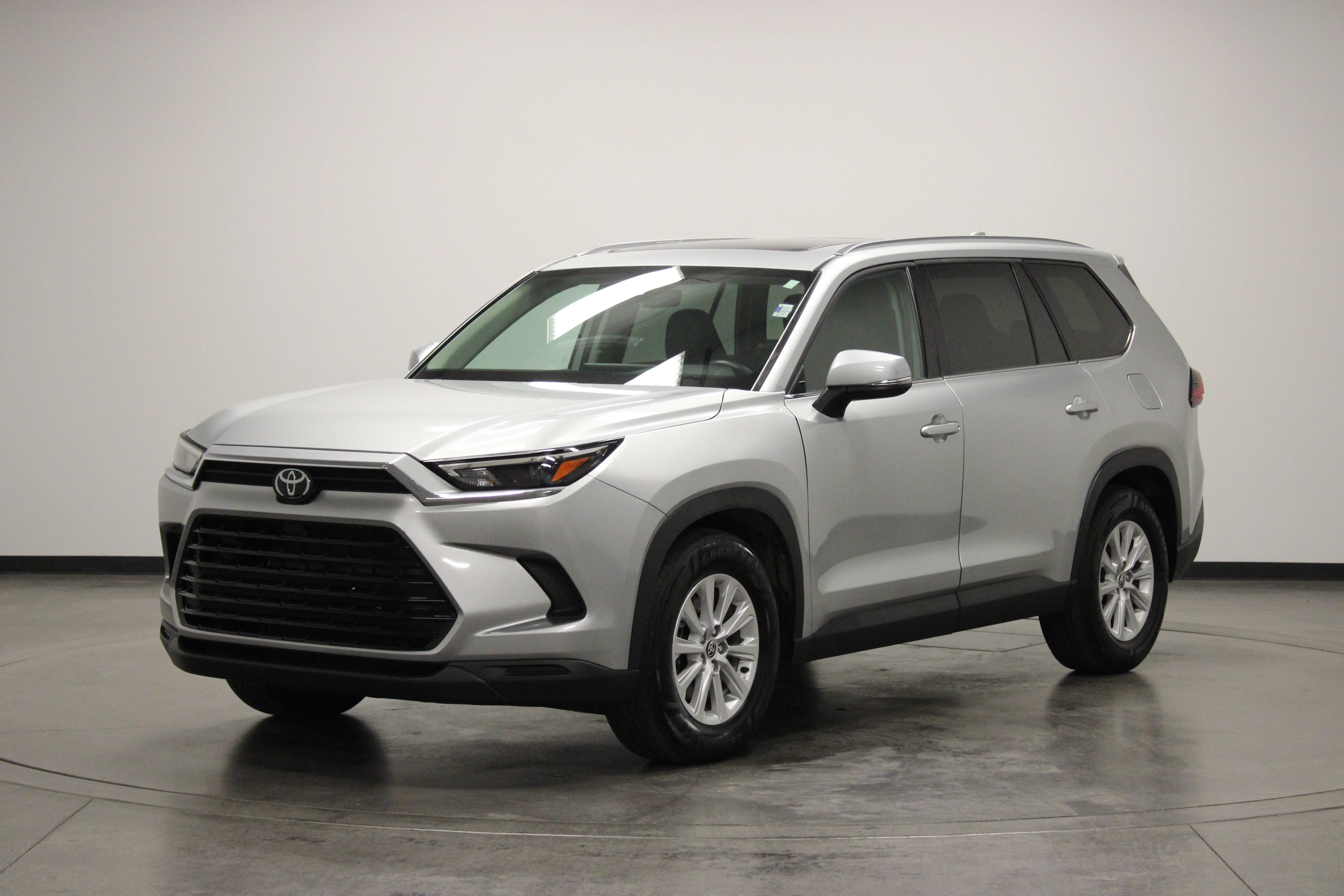 Used 2025 Celestial Silver Metallic Toyota XLE image 4