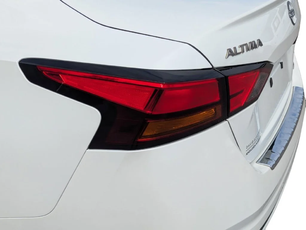 Used 2023 White Nissan 2.5 SV image 12