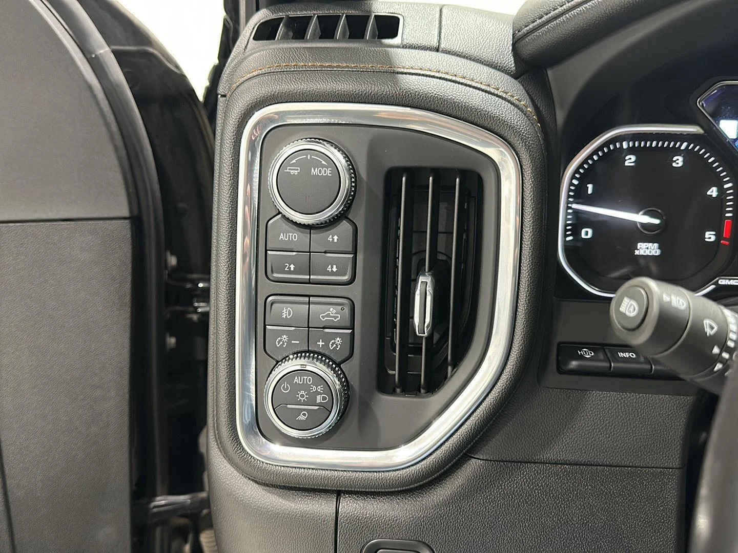 Used 2023 ONYX BLACK GMC AT4 image 15