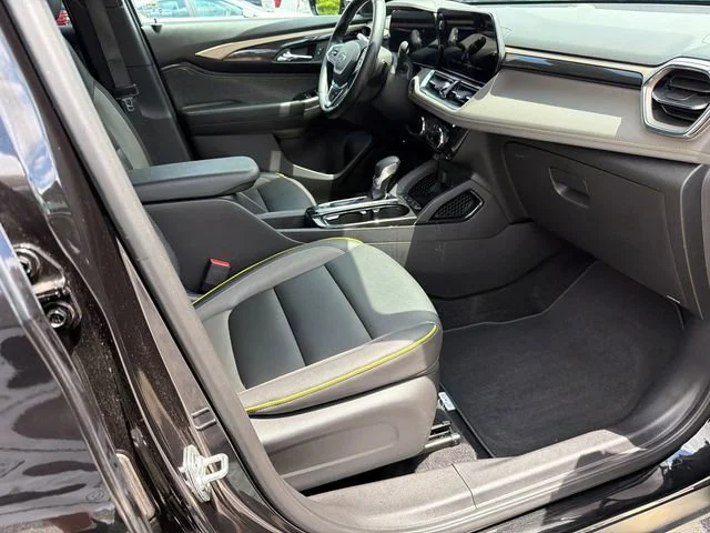 Used 2025 Mosaic Black Metallic Chevrolet ACTIV image 13