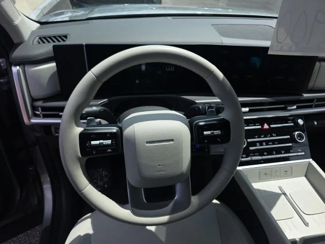 Used 2025 Silver Hyundai SE image 18