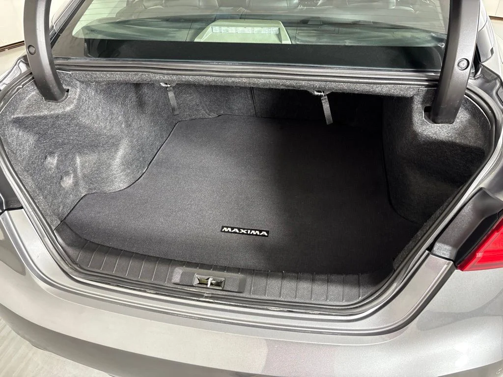Used 2016 Gray Nissan Platinum image 20