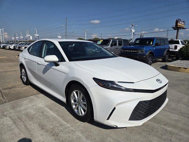 Used 2025 WHITE Toyota LE image 7
