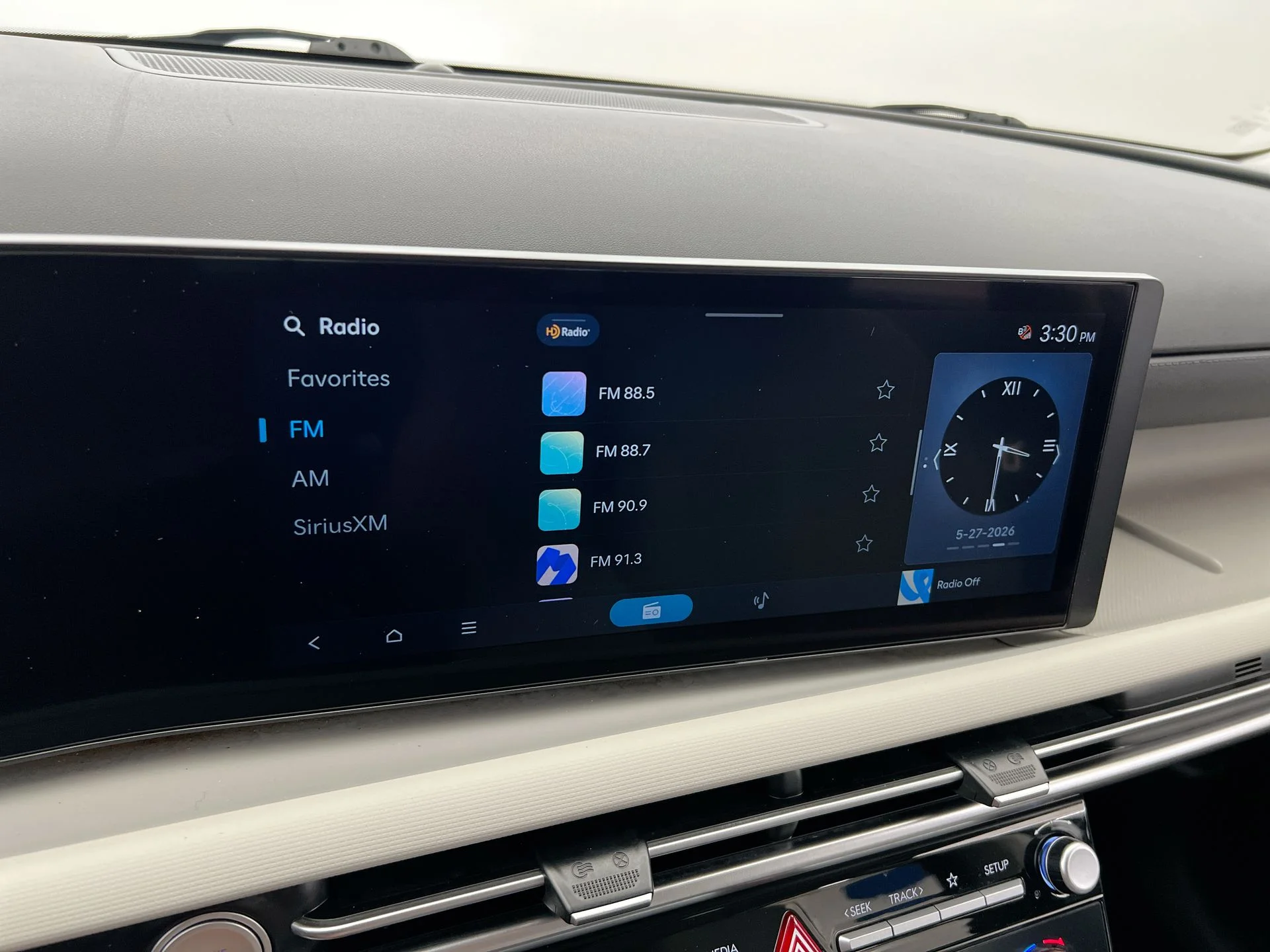 Used 2025 Silver Hyundai SEL image 31