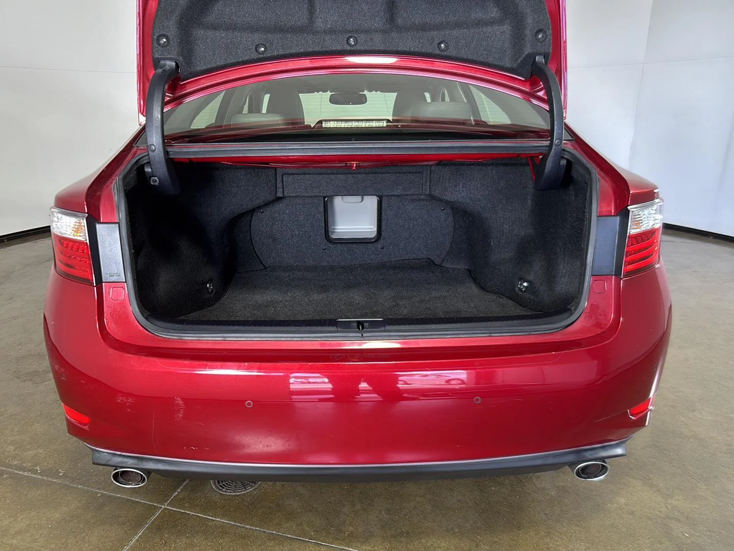 Used 2013 Matador Red Mica Lexus  image 15